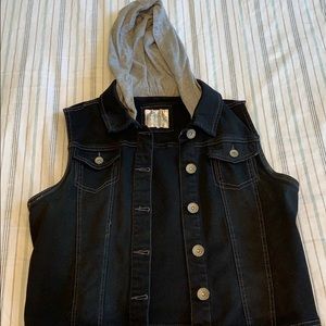 Sleeveless jean jacket